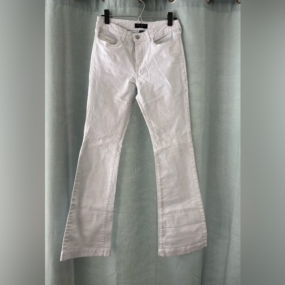 Banana Republic Women’s Size 6 Wide Leg White Jeans. 32” inseam